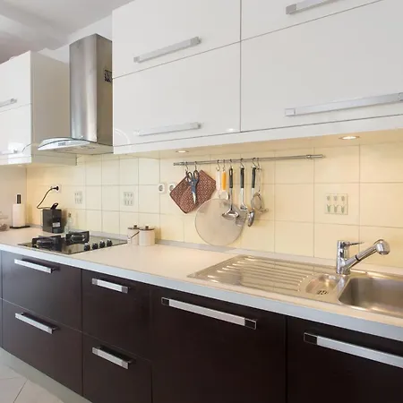 Luxury Lada With A Seaview Apartman *