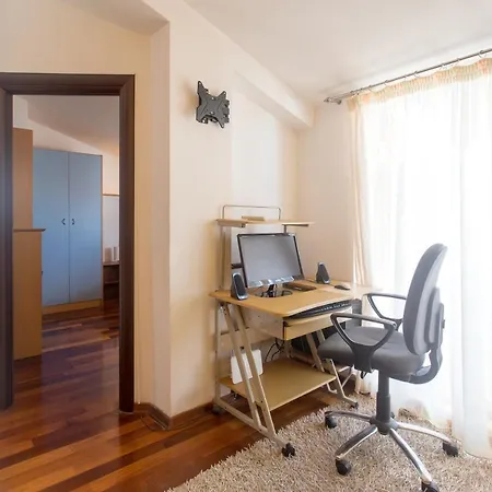 Luxury Lada With A Seaview Apartman *