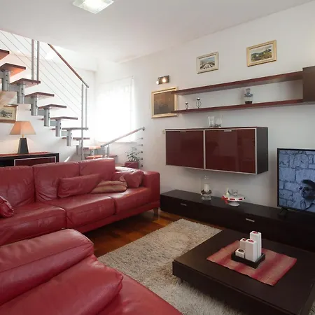 Apartman Luxury Lada With A Seaview Kastela