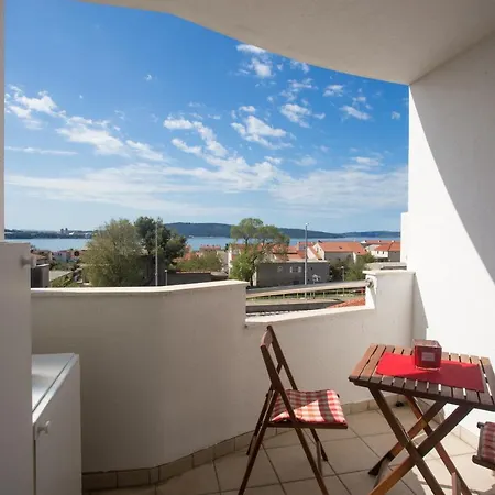 Luxury Lada With A Seaview Apartman