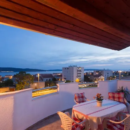 Luxury Lada With A Seaview Apartman